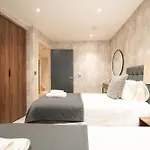 Entire 2 Bed - Free Parking - No. 15 - The Cosy Collection Ltd *