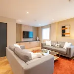 Apartment Entire 2 Bed - Free Parking - No. 15 - The Cosy Collection Ltd *
