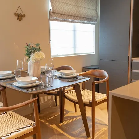 Entire 2 Bed - Free Parking - No. 15 - The Cosy Collection Ltd *