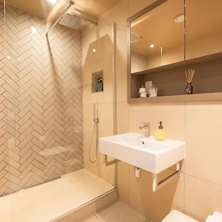 Entire 2 Bed - Free Parking - No. 15 - The Cosy Collection Ltd