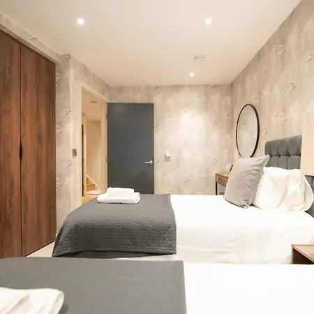 Entire 2 Bed - Free Parking - No. 15 - The Cosy Collection Ltd *
